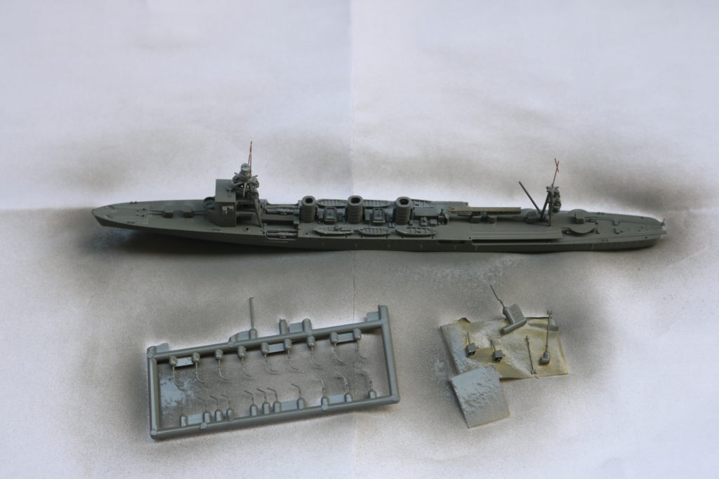 タミヤ　TAMIYA
軽巡洋艦　名取　
Light Cruiser Natori
模型をまずは普通にスプレー塗装