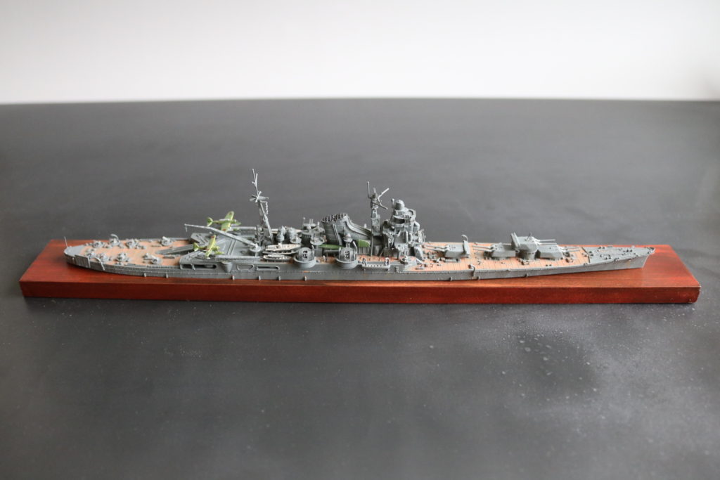 艦艇模型を展示台に設置する方法。
重巡洋艦 利根
LHeavy Cruiser Tone
1/700
フジミ
Fujimi