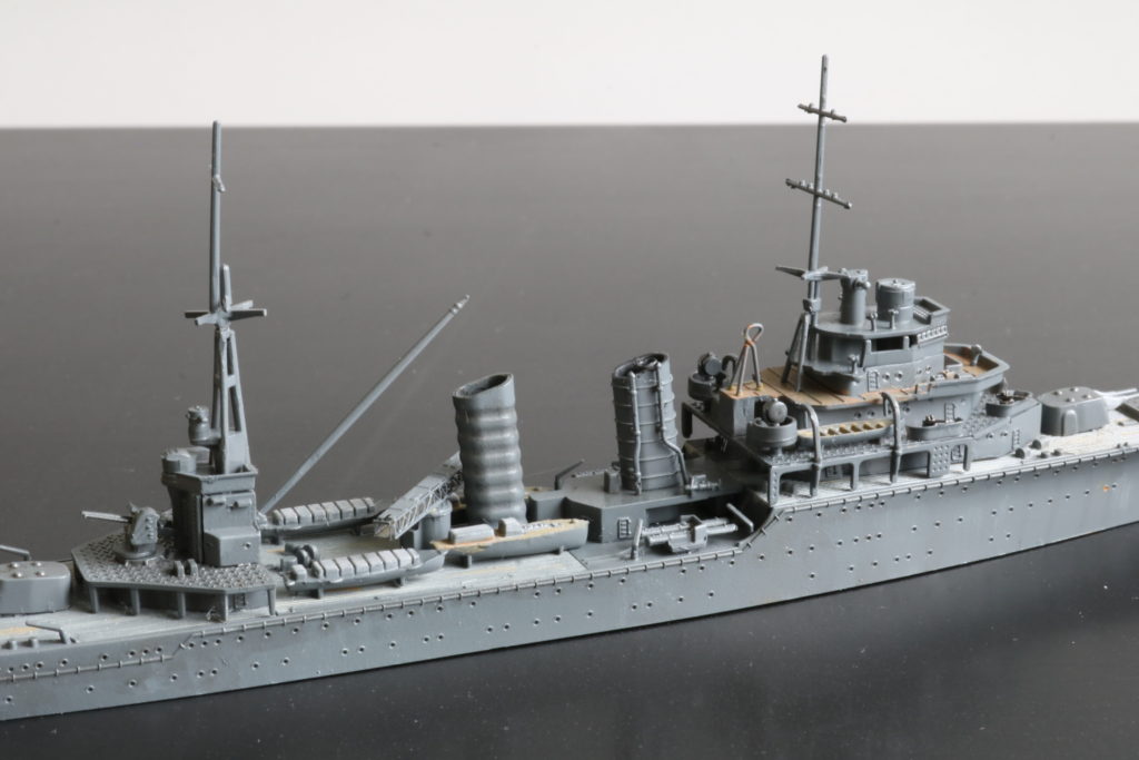 軽巡洋艦 香椎（1942）
Light Cruiser Kashii
1/700
アオシマ
Aoshima