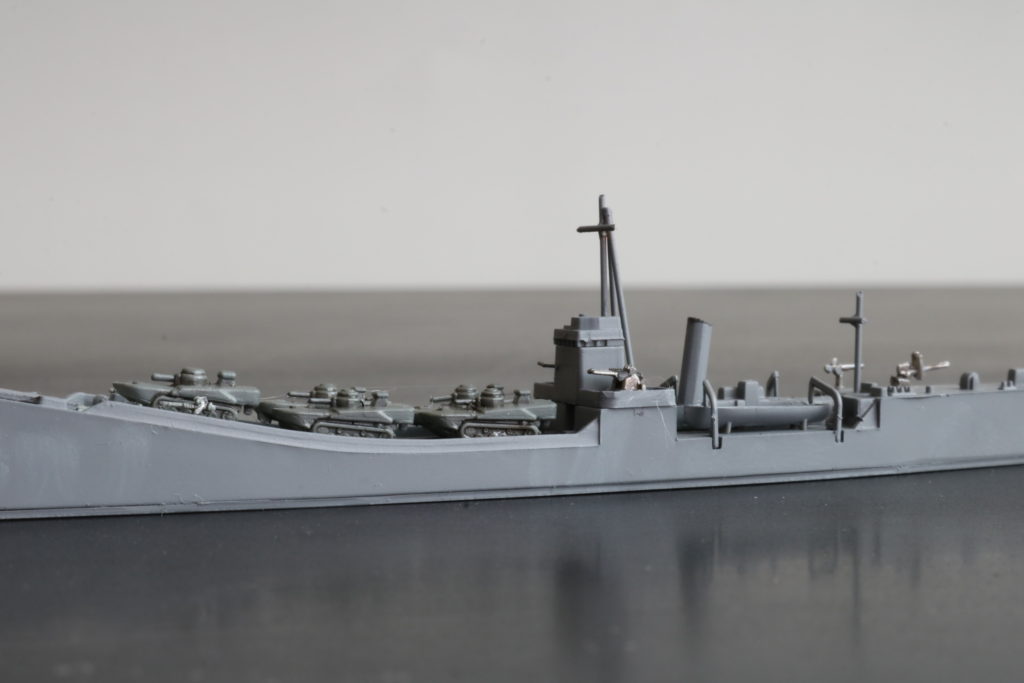 二等輸送艦 103号型 （1944）
2nd Class Landing ship（Type103）
1/700
タミヤ
TAMIYA