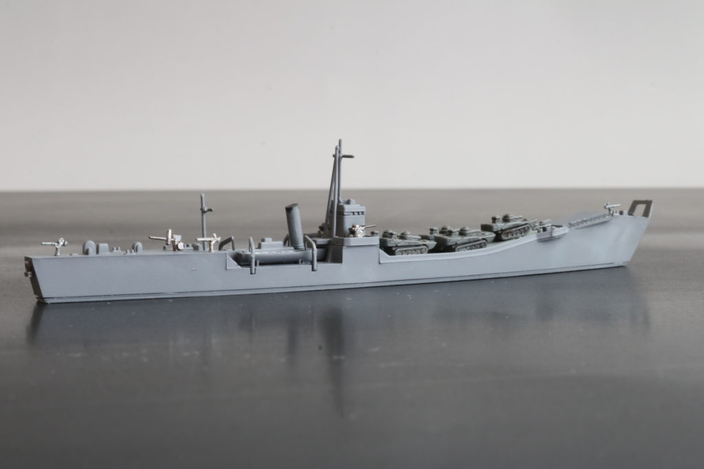 二等輸送艦 103号型 （1944）
2nd Class Landing ship（Type103）
1/700
タミヤ
TAMIYA