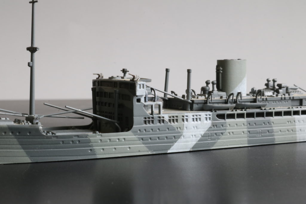 1/700艦艇模型の写真撮影レフ板未使用時
特設潜水母艦 平安丸 
Converted Merchant Submarine Tender Heian maru
1/700
ハセガワ
Hasegawa
