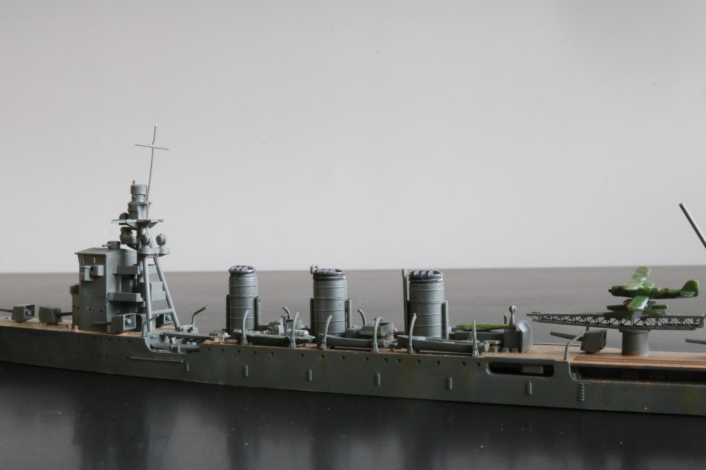 1/700艦艇模型の写真撮影レフ板未使用時
Light Cruiser Natori
1/700
タミヤ
TAMIYA