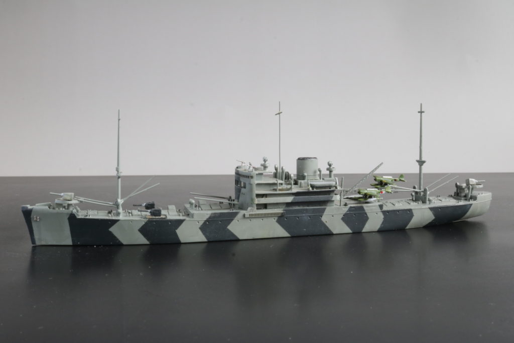 1/700艦艇模型の写真撮影レフ板使用時
特設巡洋艦 粟田丸
Converted Merchant Cruiser  Awata maru
1/700