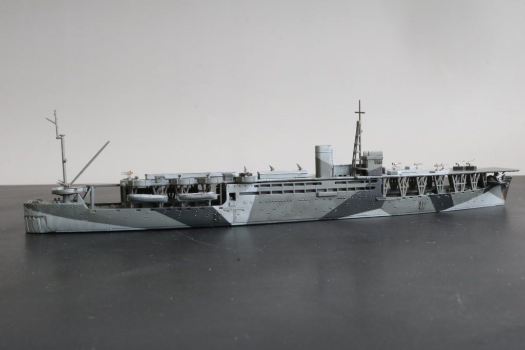 揚陸艦 あきつ丸 （1942）
Landing Craft Carrier Akitsu maru
1/700
アオシマ
Aoshima