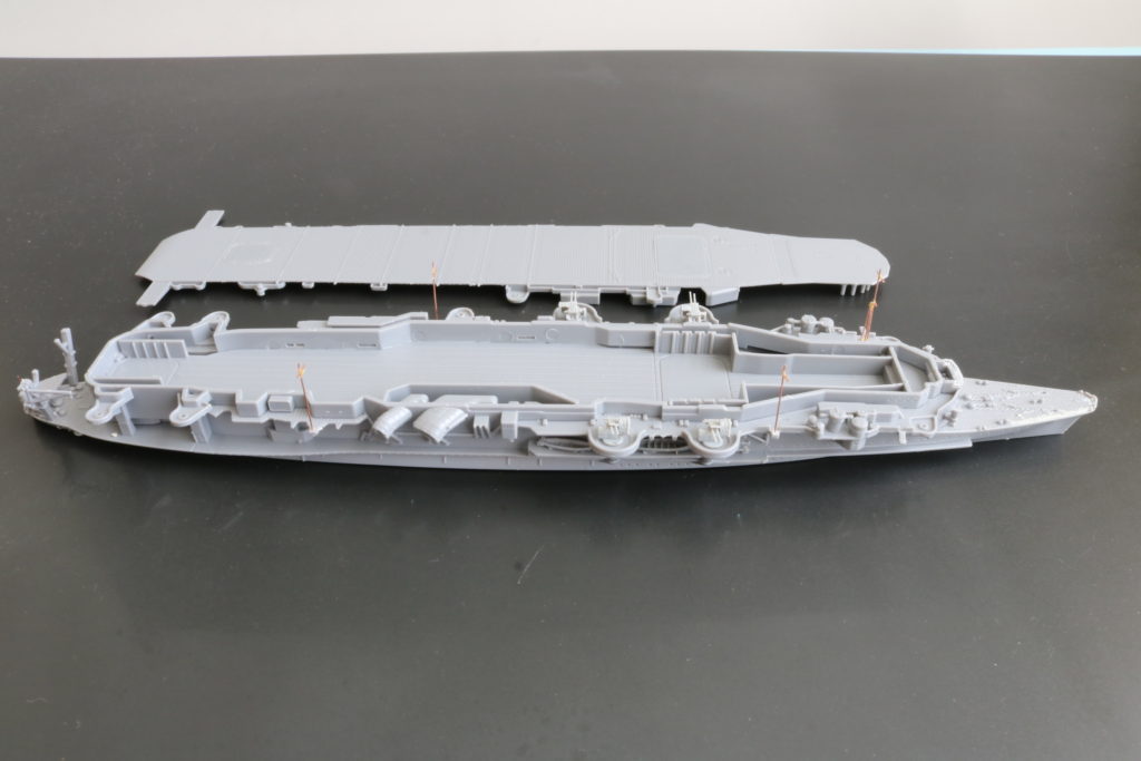 アオシマ　Aoshima
航空母艦　龍驤
Aircraft Carrier Ryujyo 
艦艇模型の塗装方法について
エッチングパーツ含め全体の9割方は塗装前に組み立てを終えます。