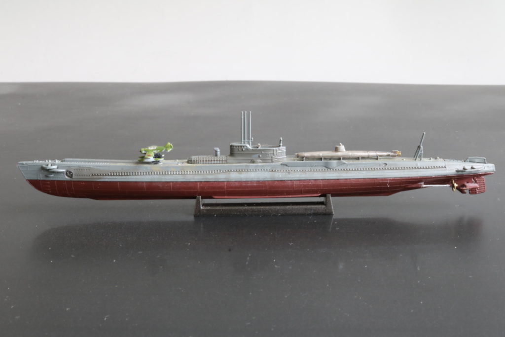 フルハル潜水艦の展示法
1/700
艦艇模型
アオシマ