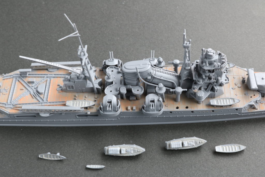 サクサク塗装術1/700重巡洋艦
重巡洋艦　熊野
塗装中