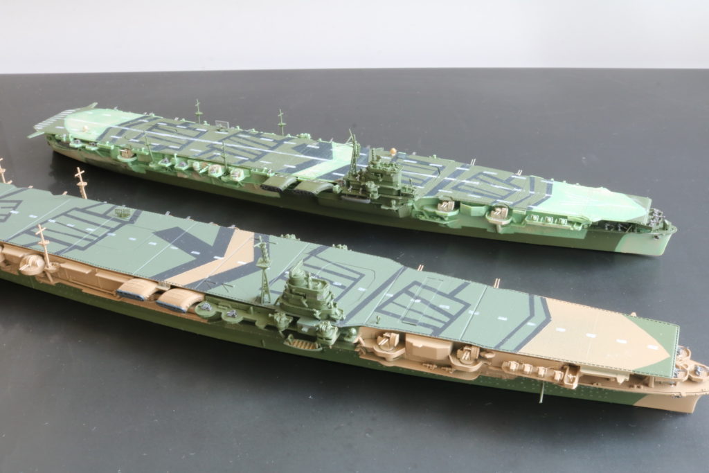 空母瑞鶴の迷彩塗装
camouflaged aircraft carrier Zuiaku
空母葛城と