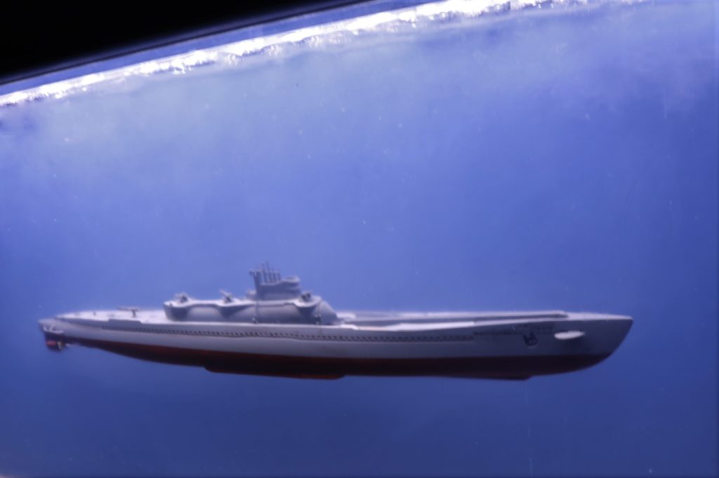 潜水艦 伊401
Submarine I-401
1/700 
アオシマ
Aoshima