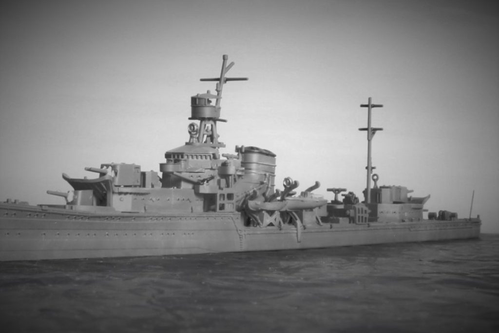 軽巡洋艦　夕張
Light cruiser Yubari
1/700
ピットロード
PIT-ROAD