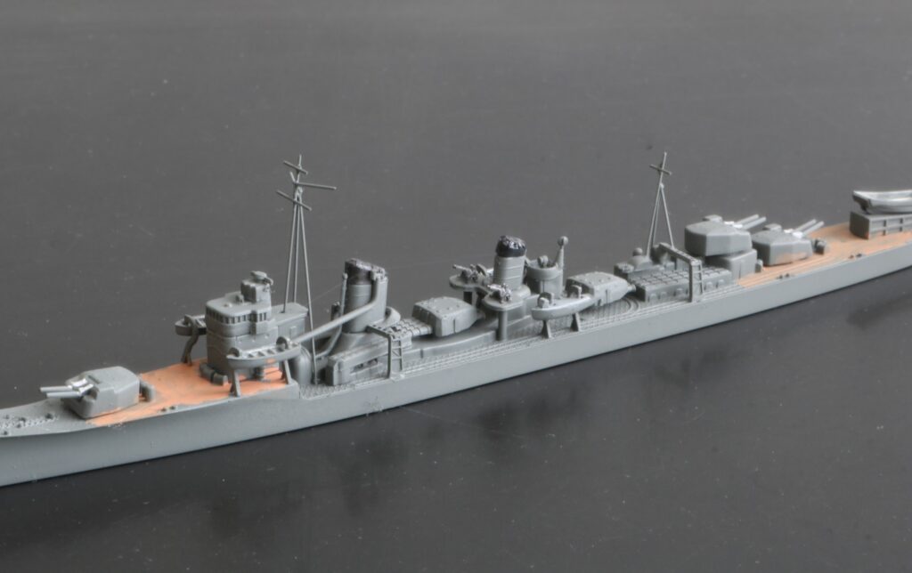 1/700艦艇模型のマスト
金属線化の工作例
駆逐艦　秋霜
ピアノ線