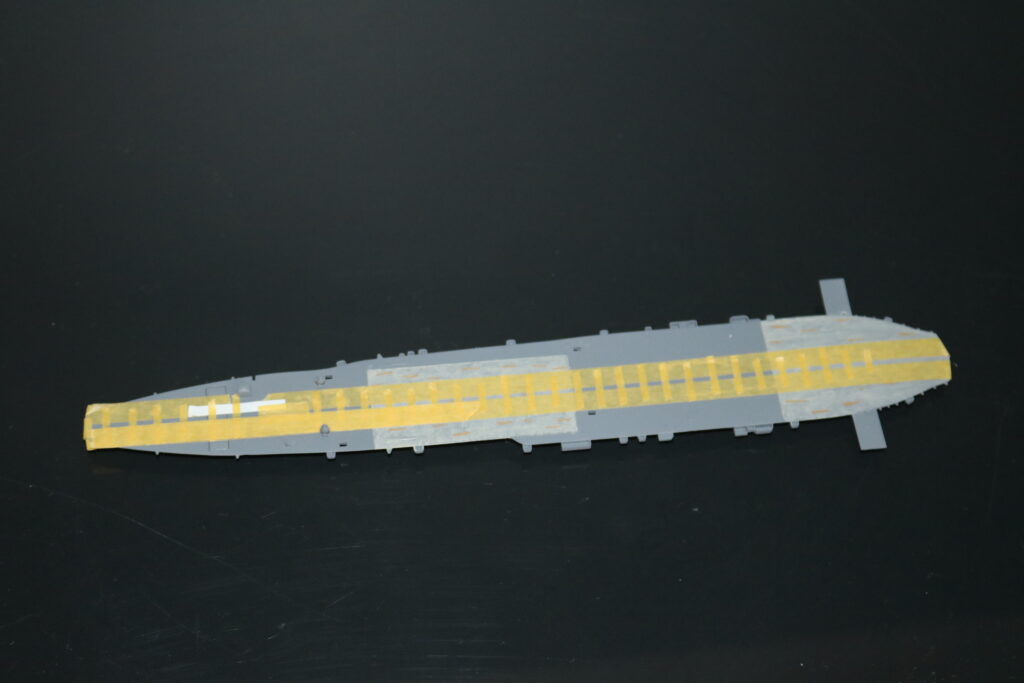 フジミ　Fujimi
航空母艦　鳳翔
Aircraft Carrier Hosho
艦艇模型の塗装方法について
飛行甲板部分の塗装。
