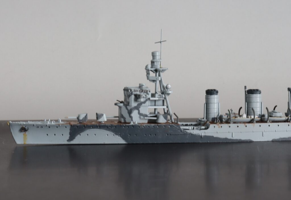 軽巡洋艦 由良
Light Cruiser Yura
1/700
アオシマ
Aoshima