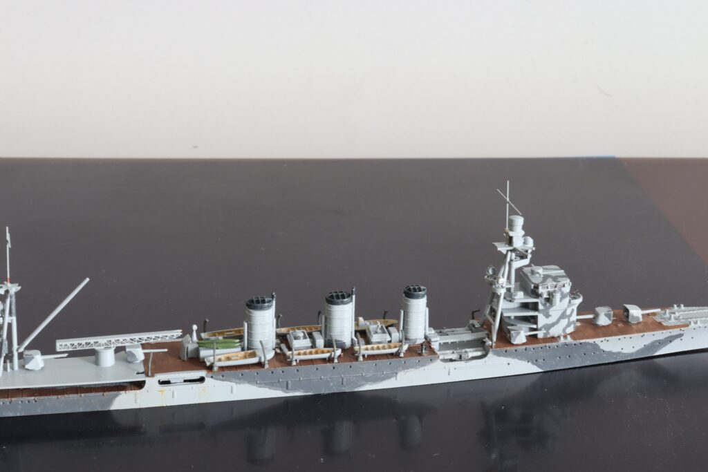 軽巡洋艦 由良
Light Cruiser Yura
1/700
アオシマ
Aoshima