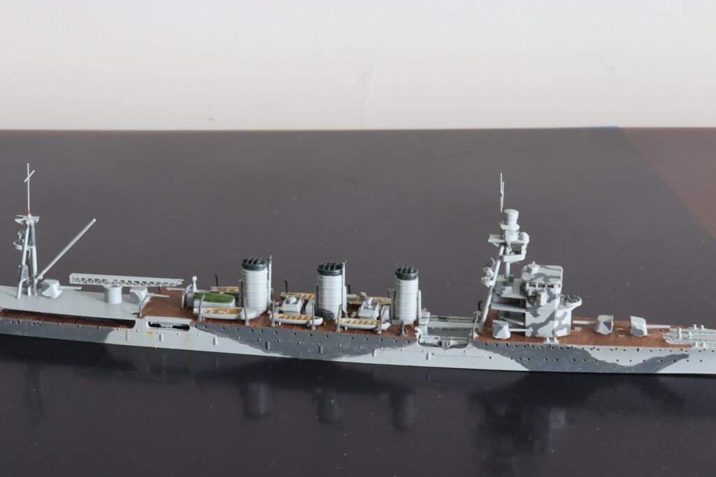 軽巡洋艦 由良
Light Cruiser Yura
1/700
アオシマ
Aoshima