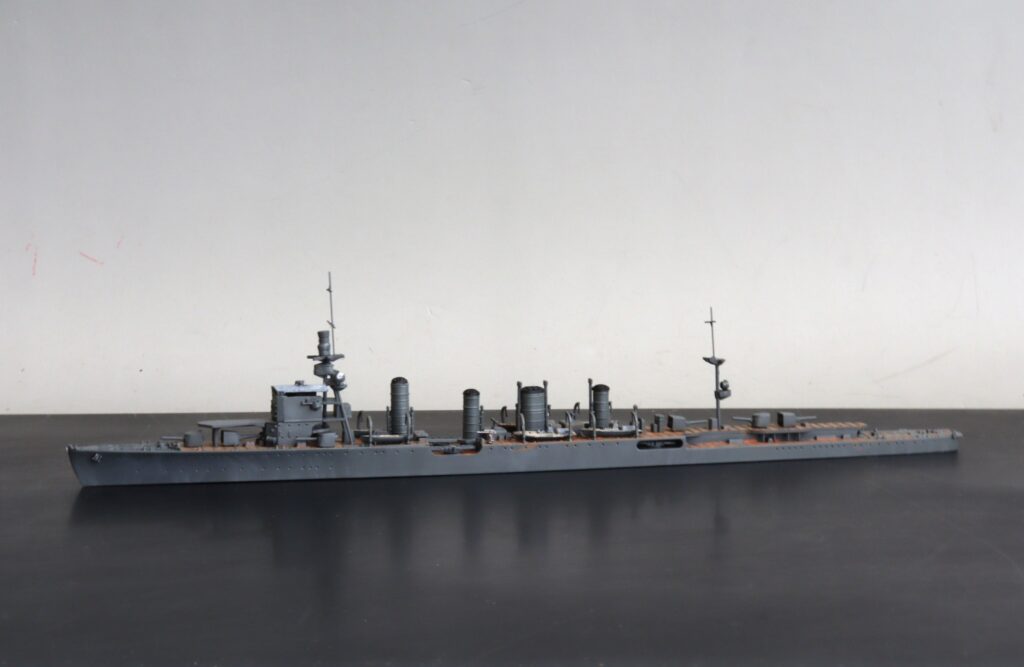 軽巡洋艦 川内
Light Cruiser Jintsu
1/700
アオシマ
Aoshima