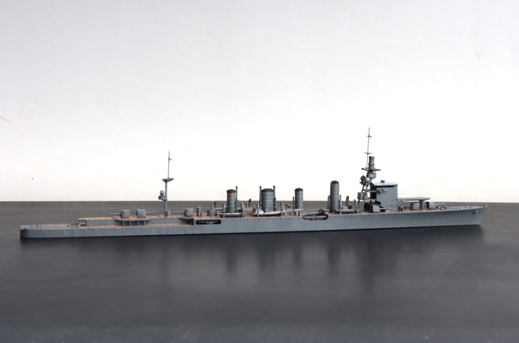 軽巡洋艦 川内
Light Cruiser Jintsu
1/700
アオシマ
Aoshima