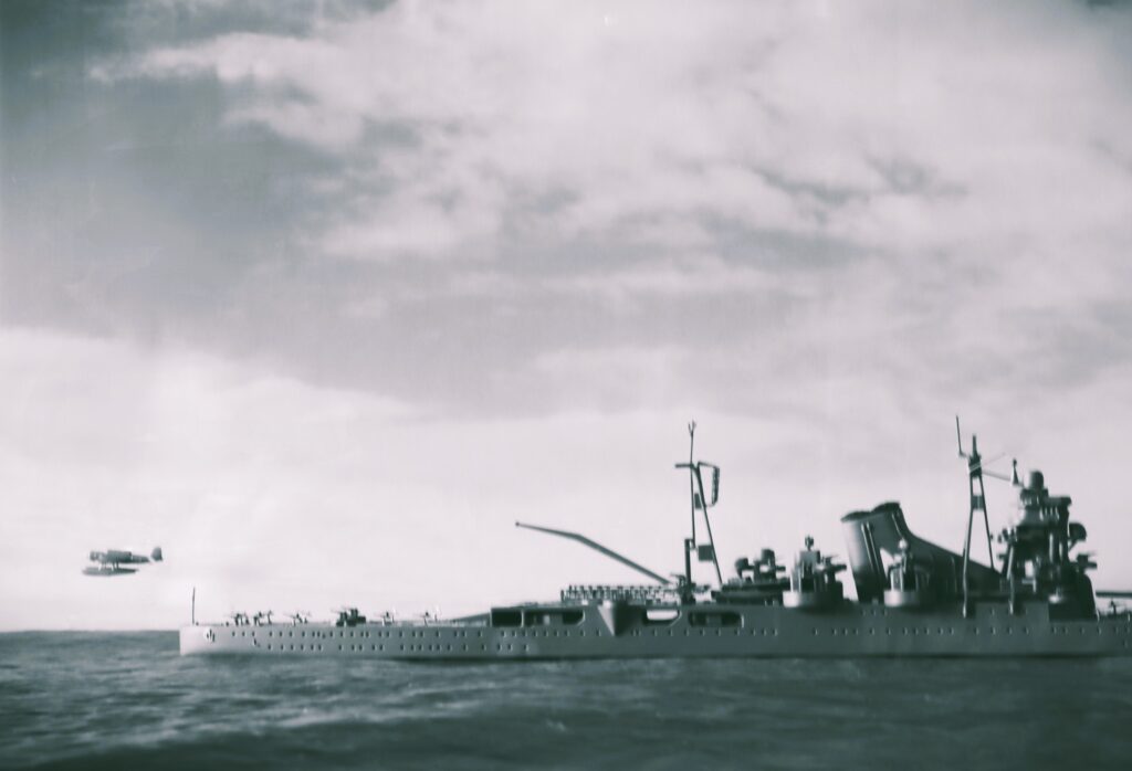 艦載機発艦-1 
Carrier-based planes take off-1 
1/700艦艇模型での航空機発艦シーン