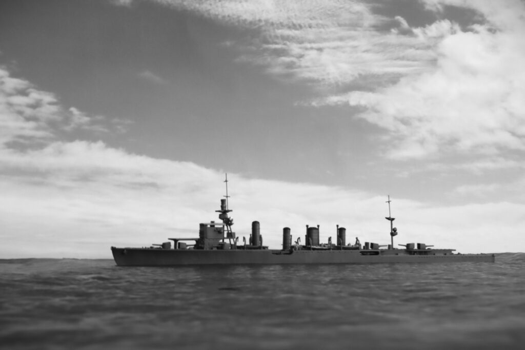 軽巡洋艦 川内
Light Cruiser Jintsu
1/700
アオシマ
Aoshima