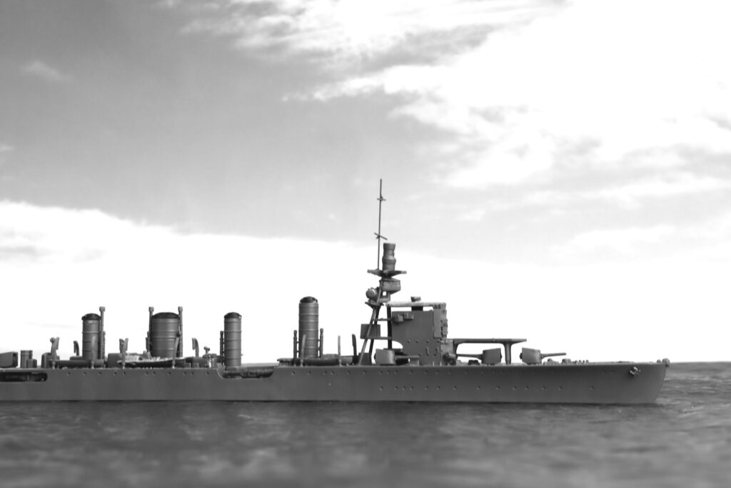 軽巡洋艦 川内
Light Cruiser Jintsu
1/700
アオシマ
Aoshima