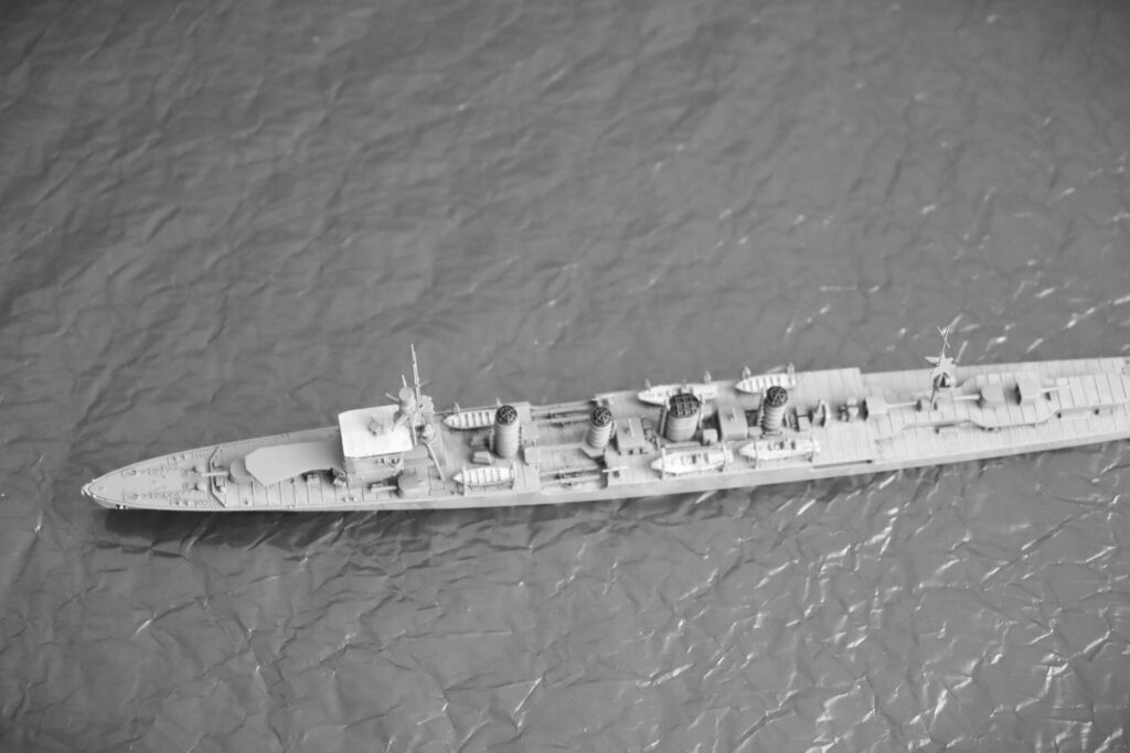 軽巡洋艦 川内
Light Cruiser Jintsu
1/700
アオシマ
Aoshima