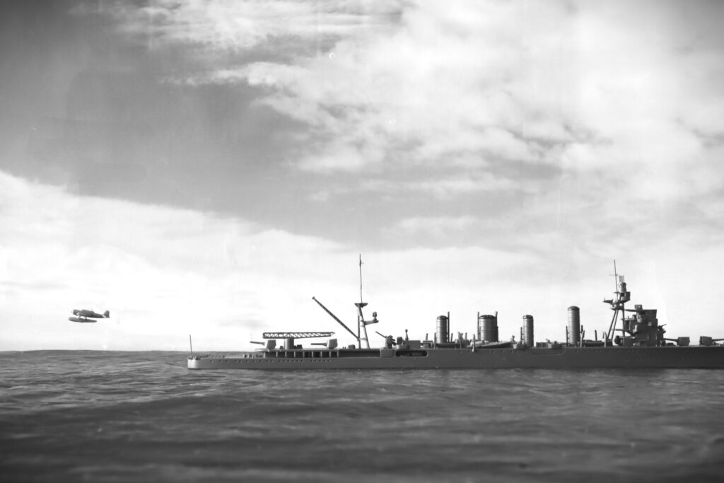 情景写真6(艦載機発艦)
Airplanes take off
1/700艦艇模型
艦載機が発艦している情景写真