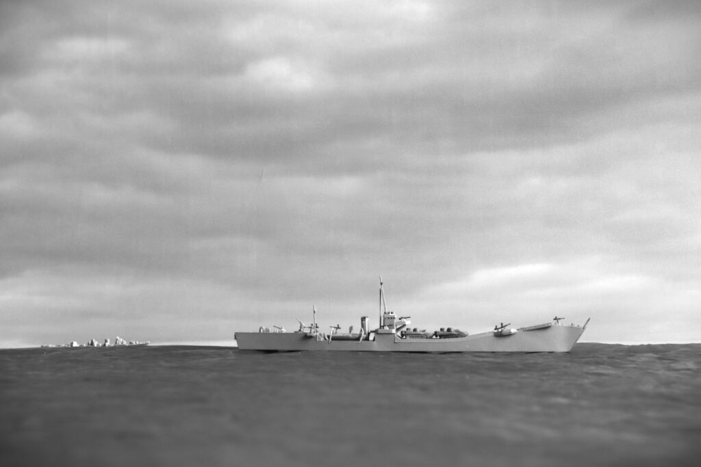 二等輸送艦 101型 （1944）
2nd Class Landing ship
1/700
タミヤ
TAMIYA