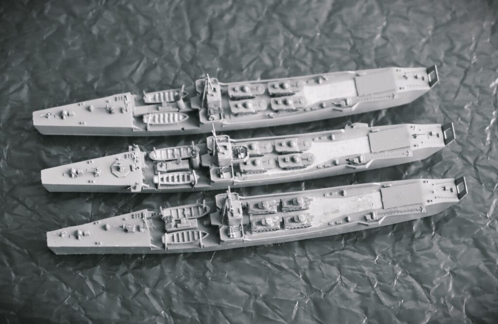 二等輸送艦 101型 （1944）
2nd Class Landing ship
1/700
タミヤ
TAMIYA
